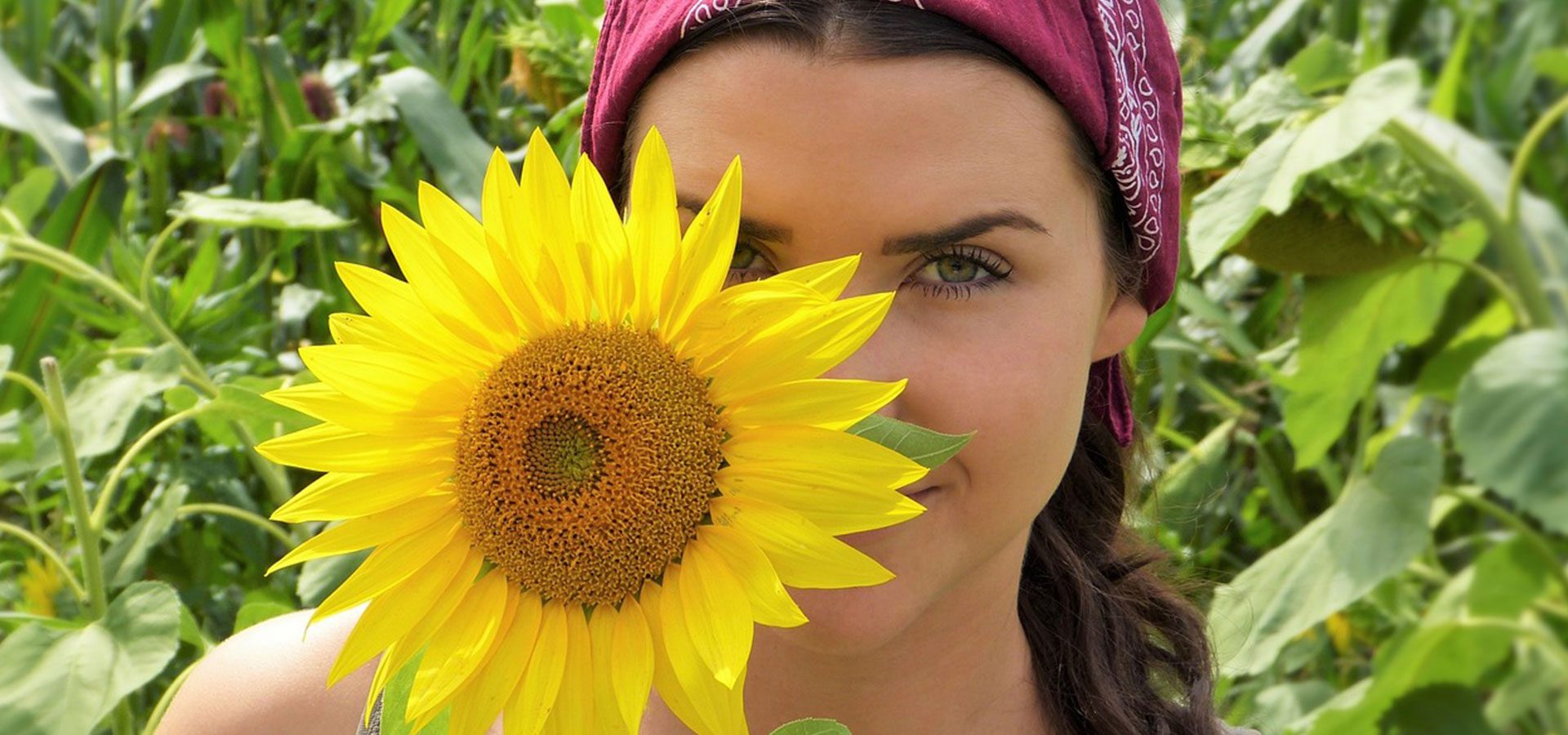 1920x900 girl with sunflower